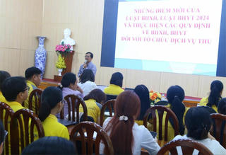 Nghiệp vụ tiếp nhận giải quyết thủ tục hành chính với nhân viên bưu điện