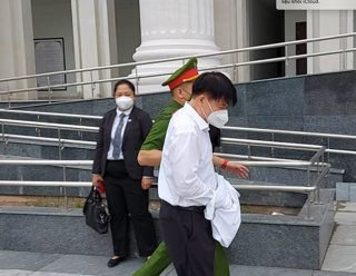 Dẫn giải cựu Thứ trưởng Bộ Y tế Trương Quốc Cường đến tòa