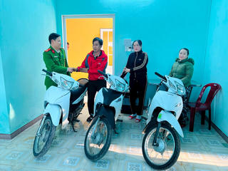 Trao trả nhiều xe máy của người dân bị mất trộm