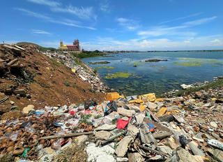 Quảng Ngãi: Rác thải, xà bần "bủa vây" đặc khu Lý Sơn