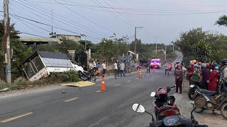 Tạm giữ tài xế xe tải lấn làn gây tai nạn khiến 3 người thương vong