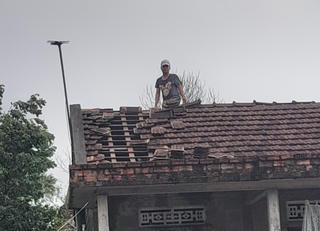 Quảng Trị: Hàng trăm ngôi nhà và nhiều công trình bị hư hại vì dông lốc, mưa đá