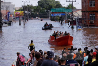 Một mùa mưa bão bất thường
