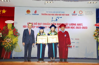 Trường Đại học Dầu khí Việt Nam khai giảng năm học mới 2022 - 2023 và trao bằng thạc sĩ, kỹ sư