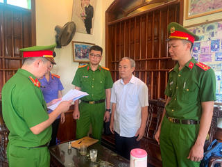 Bắt nguyên Bí thư xã Vĩnh An