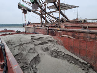 Hà Nội: Đang xác minh, điều tra việc khai thác cát trái phép ở Cổ Đô