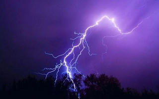 Nhiều khu vực có mưa dông, đề phòng lốc sét, gió giật mạnh