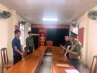 Đang làm thủ tục xuất cảnh sang Chi Lê thì bị bắt