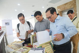 TP Hồ Chí Minh khai mạc triển lãm 'Non sông nối liền một dải'