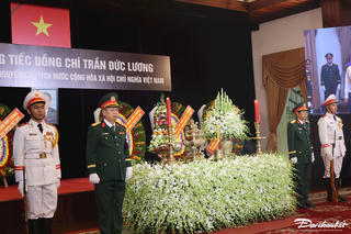 Những dòng sổ tang tiễn biệt nguyên Chủ tịch nước Trần Đức Lương tại TP Hồ Chí Minh