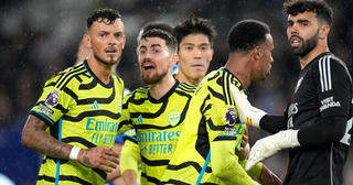 Thắng 3-0 Brighton, Arsenal chiếm ngôi đầu bảng