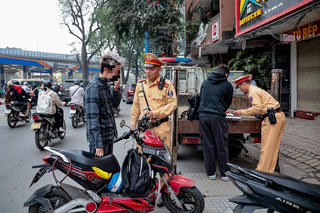 Hà Nội: Cảnh sát giao thông xử lý nghiêm học sinh vi phạm giao thông