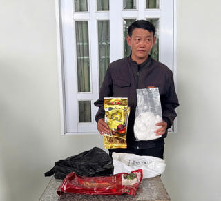 Quảng Ngãi: Bắt đối tượng vận chuyển 1kg ma túy