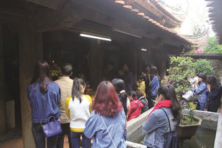 Mặt trái của thị trường hóa di tích tín ngưỡng