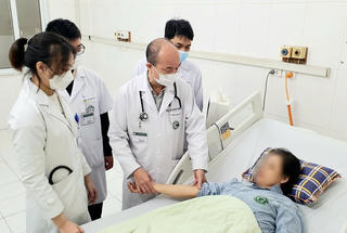 Tiêm phòng đầy đủ để phòng, chống viêm não mô cầu