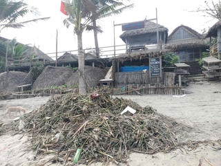 Quảng Nam: Tập trung thu dọn rác thải ở bờ biển An Bàng