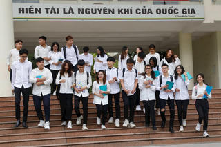 Học bổng hỗ trợ tân sinh viên