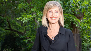 Danh ca Olivia Newton-John qua đời ở tuổi 73