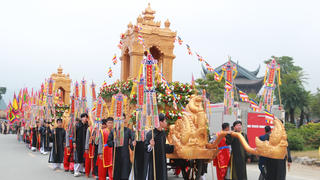 Nhà nghiên cứu văn hóa Nguyễn Hùng Vĩ: Ý nghĩa đẹp đẽ của lễ hội đang bị lấn át