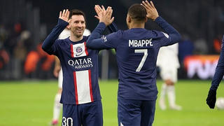 PSG sẵn sàng tăng lương để ngăn Messi trở lại Barcelona