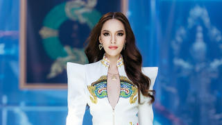 Hoa hậu Lê Hoàng Phương 'gây sốt' khi trình diễn thời trang 