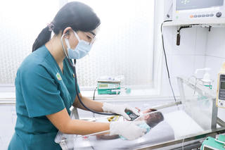 Cứu sống bệnh nhi 4 ngày tuổi bị viêm ruột hoại tử