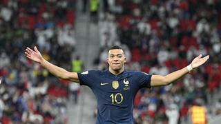 Cánh cửa lịch sử chờ đón tuyển Pháp