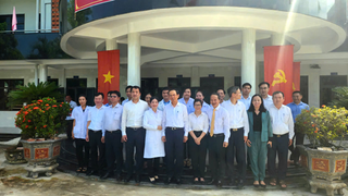 Bí thư Thành ủy TP Hồ Chí Minh Nguyễn Văn Nên thăm, tặng quà thương, bệnh binh xã Long Hải