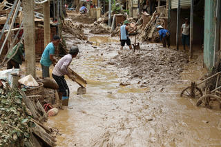 Nghĩa tình vượt lũ ở Suối Lư