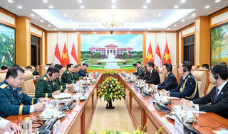 Đại tướng Phan Văn Giang hội đàm với Bộ trưởng Quốc phòng Singapore