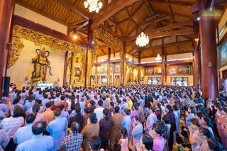 Hàng vạn người về chùa Ba Vàng dự Lễ Vu Lan báo hiếu 2022