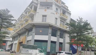 Shophouse, nhà phố và mặt bằng kinh doanh vắng bóng khách thuê vì giá cao