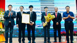 Trao giải phương án thiết kế đạt giải Nhất cho cầu Trần Hưng Đạo