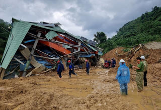 Quảng Ngãi: Tạm dừng tìm kiếm nạn nhân mất tích trong vụ sạt lở thủy điện Kà Tinh