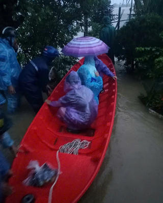 Quảng Ngãi: Di dời các hộ dân ở vùng trũng thấp bị ngập nước sâu