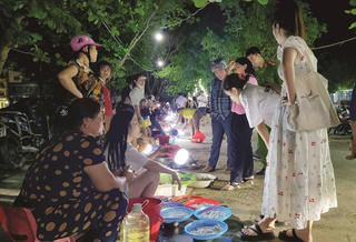 Chợ đêm chỉ bán... 1 mặt hàng