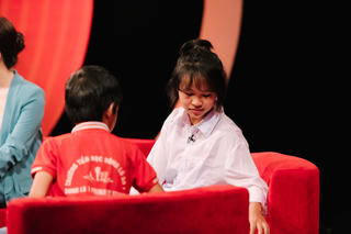 Người mẹ nghị lực bán rau nuôi hai con mắc bệnh hiểm nghèo