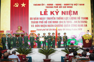 Bộ Tư lệnh TP Hồ Chí Minh đón nhận Huân chương Quân công hạng Ba