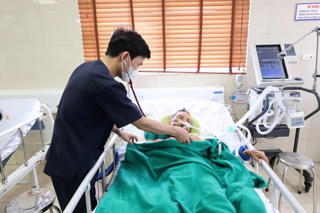 Nắng nóng, đột quỵ không chừa độ tuổi nào