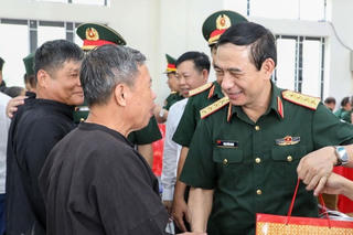 Đại tướng Phan Văn Giang tri ân người có công tại Thái Nguyên