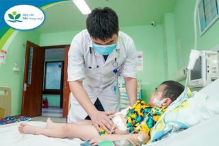 Gia đình tự ý bỏ thuốc điều trị, bé trai 5 tuổi rơi vào nguy kịch