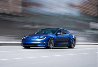 Chủ sở hữu Tesla kiện công ty thuộc sở hữu của Elon Musk