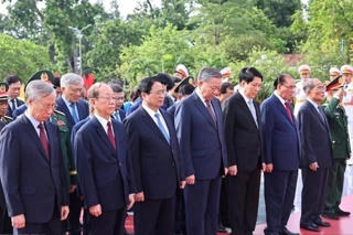 Lãnh đạo Đảng, Nhà nước tưởng niệm các Anh hùng liệt sỹ, viếng Chủ tịch Hồ Chí Minh