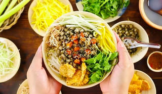 Cơm hến xứ Huế