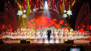 Lắng đọng cảm xúc đêm nghệ thuật “Ơn nghĩa sinh thành 2023”