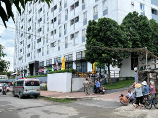 TP HCM: Nam sinh rơi từ tầng 14 xuống đất