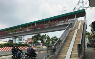 Bài học cầu vượt đi bộ bỏ hoang