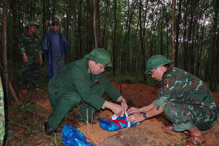 Cất bốc, quy tập 1 hài cốt liệt sĩ hy sinh trong kháng chiến chống Mỹ