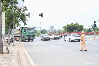 CSGT Hà Nội xử lý xe chở quá tải