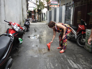 Đà Nẵng: Đường vừa thảm nhựa đã dày đặc ổ gà do mưa